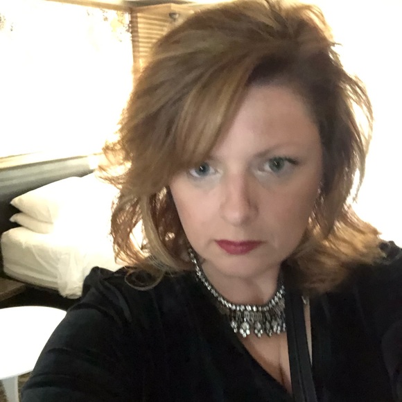 Meet your Posher, Angie - Picture 2 of 2